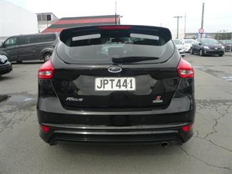 2016 Ford Focus - Thumbnail