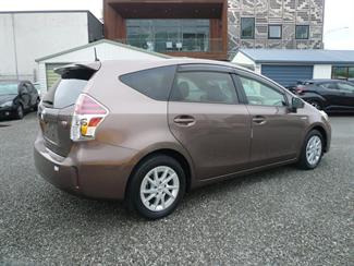2020 Toyota Prius - Thumbnail