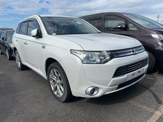 2013 Mitsubishi Outlander phev - Thumbnail