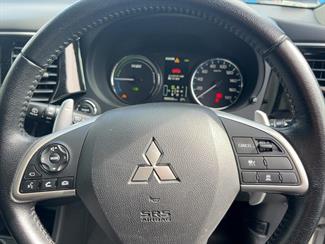 2013 Mitsubishi Outlander phev - Thumbnail