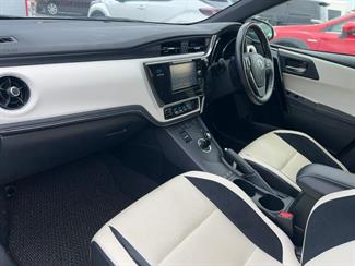 2016 Toyota AURIS - Thumbnail