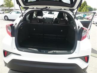 2018 Toyota C-HR - Thumbnail