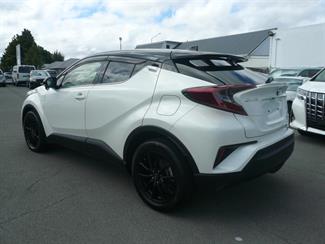 2018 Toyota C-HR - Thumbnail