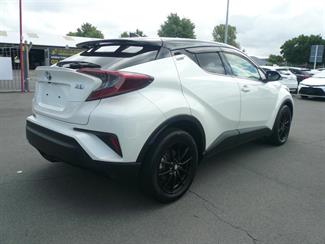 2018 Toyota C-HR - Thumbnail