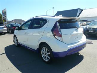 2016 Toyota Aqua - Thumbnail