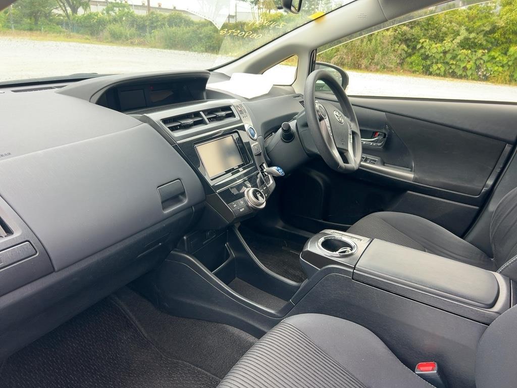 2021 Toyota PRIUS ALPHA