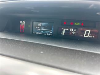 2021 Toyota PRIUS ALPHA - Thumbnail