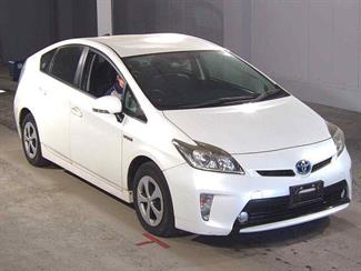 2015 Toyota Prius - Thumbnail