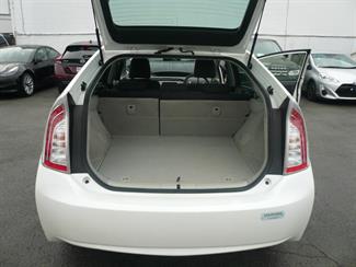2015 Toyota Prius - Thumbnail