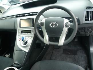 2015 Toyota Prius - Thumbnail