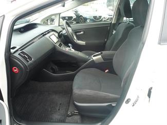 2015 Toyota Prius - Thumbnail