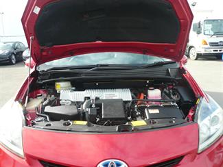 2014 Toyota Prius - Thumbnail
