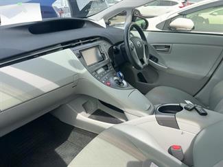 2014 Toyota Prius - Thumbnail