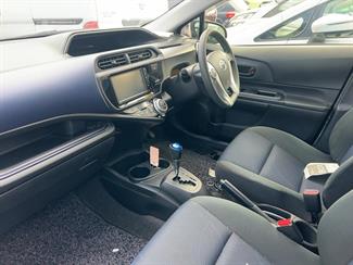 2015 Toyota Aqua - Thumbnail
