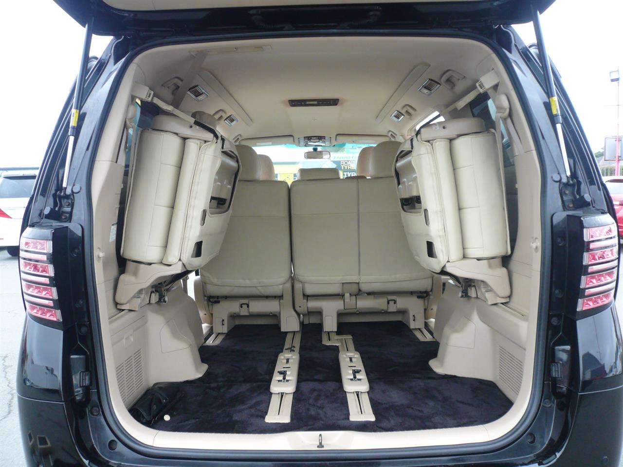 2013 Toyota Alphard