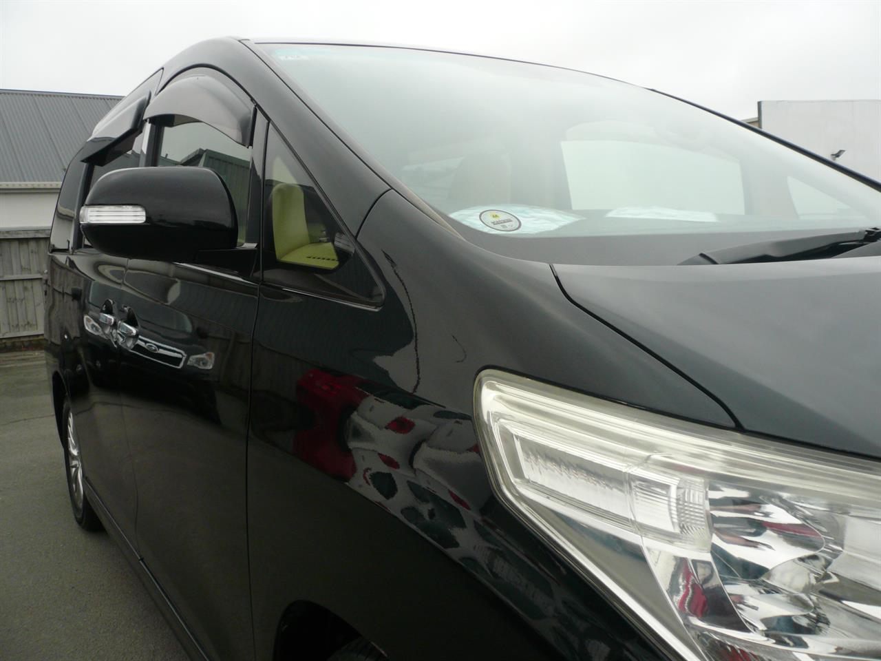 2013 Toyota Alphard