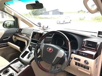 2013 Toyota Alphard - Thumbnail