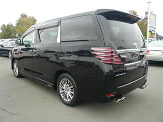 2013 Toyota Alphard - Thumbnail
