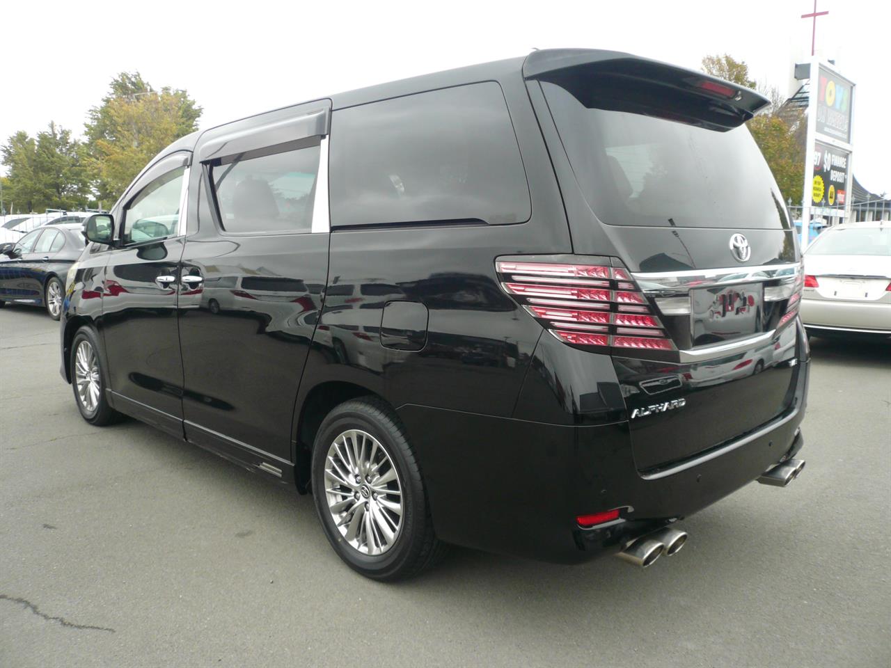 2013 Toyota Alphard