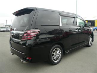 2013 Toyota Alphard - Thumbnail