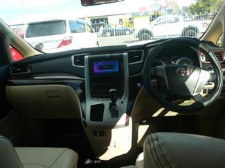 2013 Toyota Alphard - Thumbnail