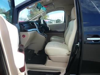 2013 Toyota Alphard - Thumbnail