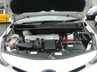 2020 Toyota Prius - Thumbnail