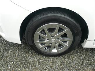 2020 Toyota Prius - Thumbnail
