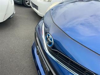 2015 Toyota Prius - Thumbnail