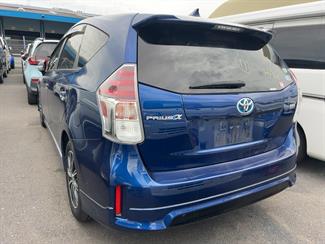 2015 Toyota Prius - Thumbnail