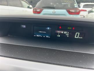 2015 Toyota Prius - Thumbnail