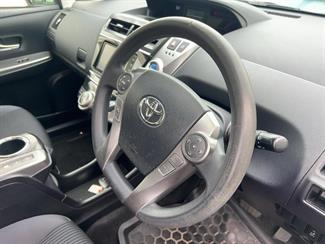 2015 Toyota Prius - Thumbnail