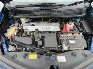 2015 Toyota Prius - Thumbnail