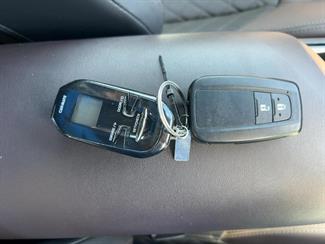 2017 Toyota C-HR - Thumbnail