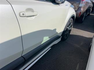 2017 Toyota C-HR - Thumbnail