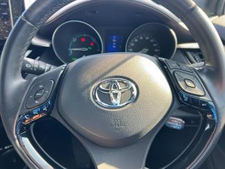 2017 Toyota C-HR - Thumbnail