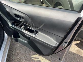 2015 Toyota Aqua - Thumbnail