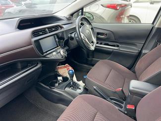 2015 Toyota Aqua - Thumbnail