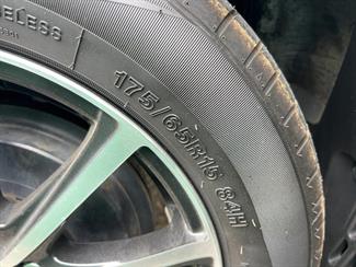 2015 Toyota Aqua - Thumbnail