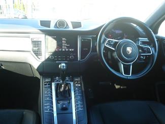 2018 Porsche Macan - Thumbnail