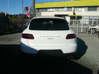 2018 Porsche Macan - Thumbnail