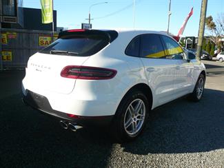 2018 Porsche Macan - Thumbnail