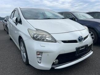 2014 Toyota Prius - Thumbnail