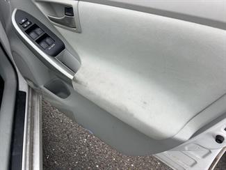 2014 Toyota Prius - Thumbnail