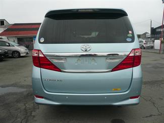 2013 Toyota Alphard - Thumbnail