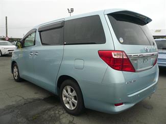 2013 Toyota Alphard - Thumbnail
