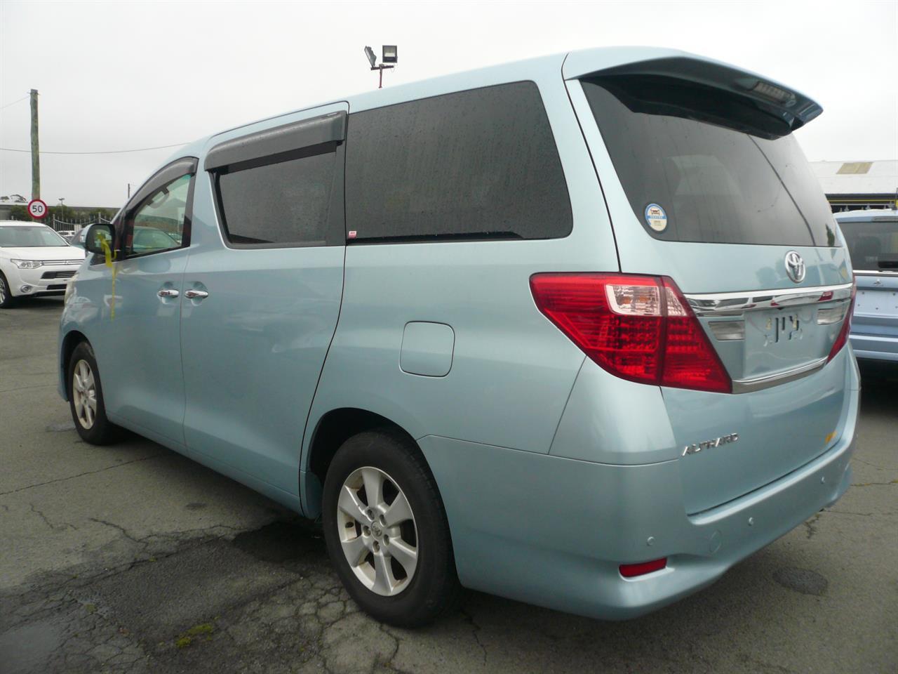 2013 Toyota Alphard