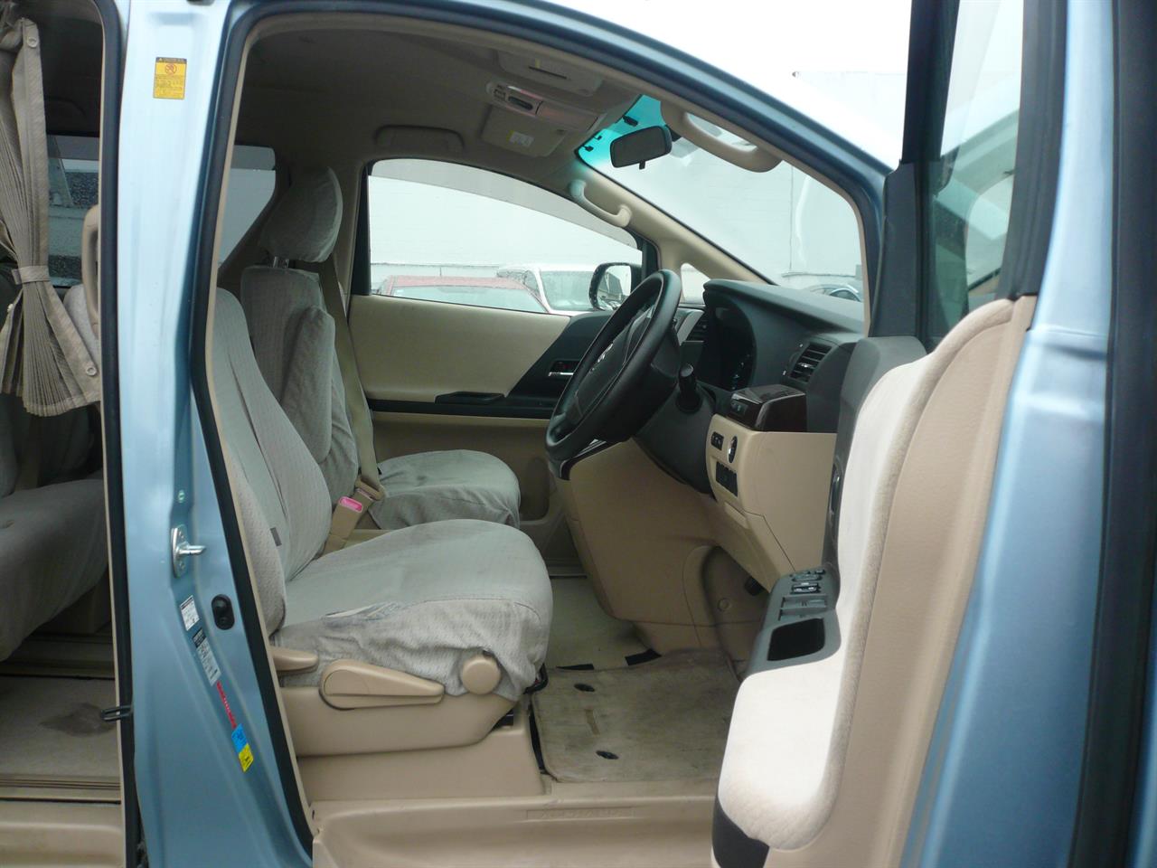 2013 Toyota Alphard