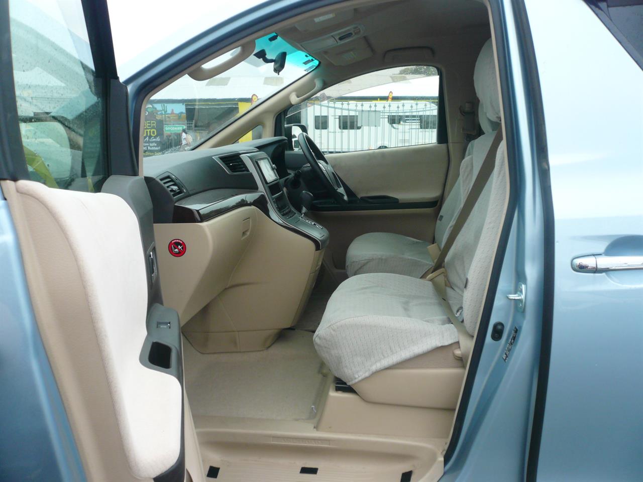 2013 Toyota Alphard